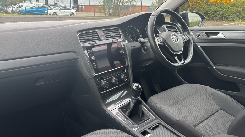Volkswagen Golf 1.6 TDI SE [Nav] 5dr Diesel Hatchback